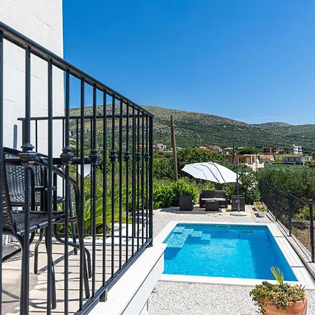 Nice In Seget Donji With Outdoor Swimming Pool Holiday home *