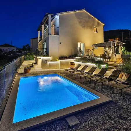Holiday home Nice In Seget Donji With Outdoor Swimming Pool